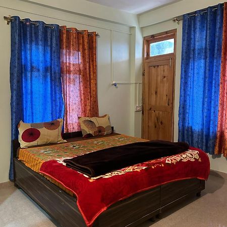 New Brahma Cafe Guest House Kalgha エクステリア 写真