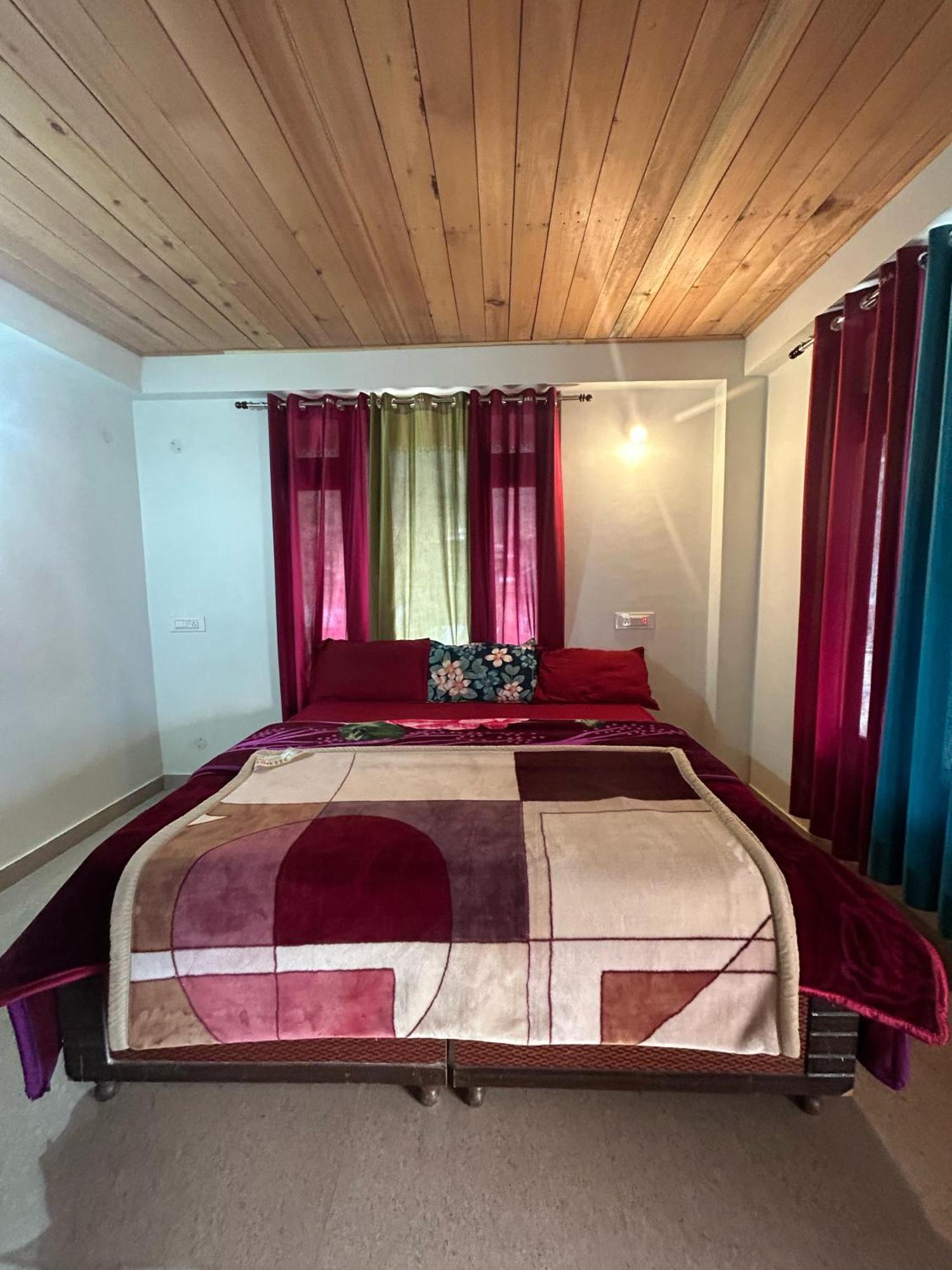 New Brahma Cafe Guest House Kalgha エクステリア 写真