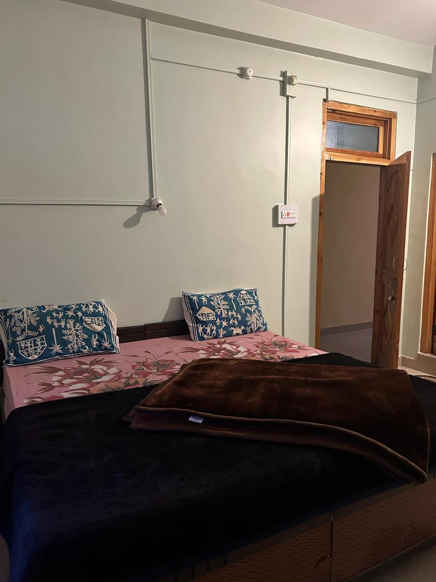 New Brahma Cafe Guest House Kalgha エクステリア 写真