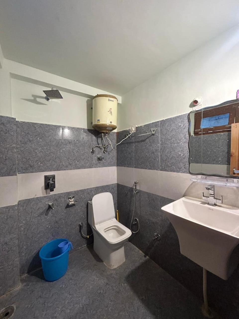 New Brahma Cafe Guest House Kalgha エクステリア 写真