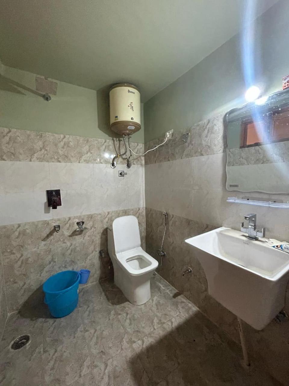 New Brahma Cafe Guest House Kalgha エクステリア 写真